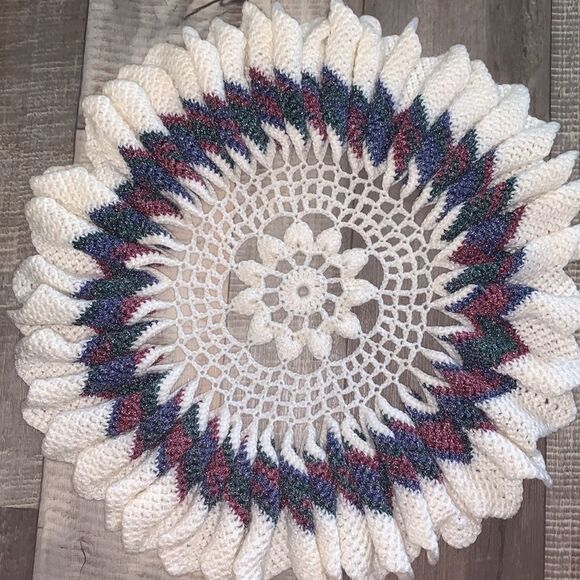 Handmade CROCHET Sunflower doily- 22.5” - Picture 6 of 10